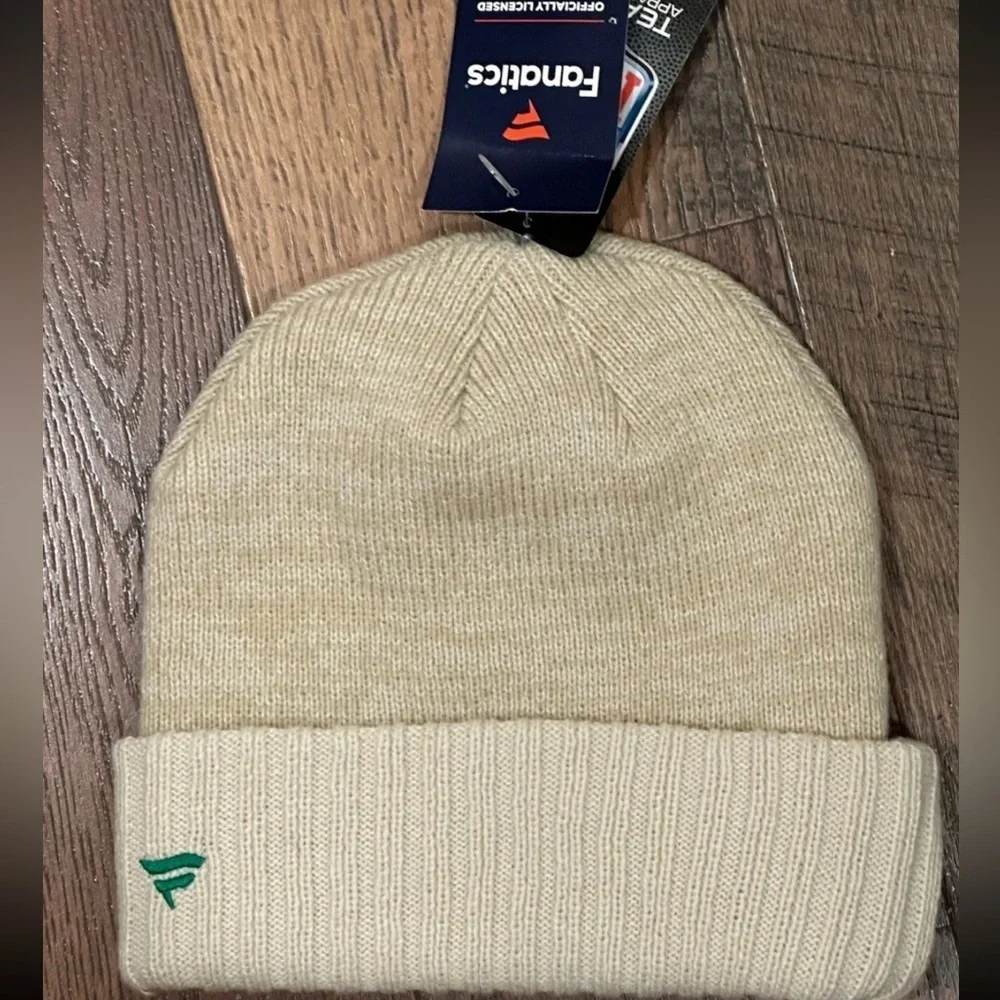 NWT Philadelphia Eagles Cream Beanie
